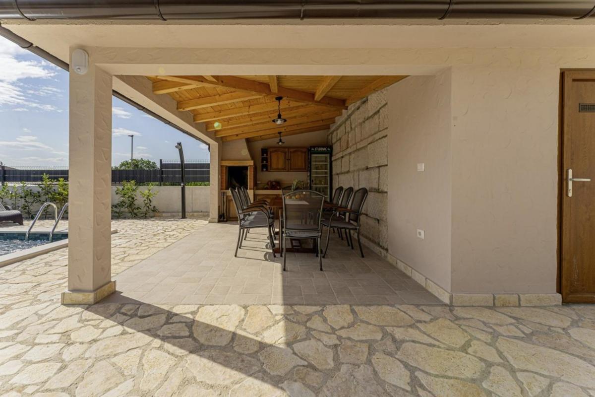 Villa Olea In Barat - Haus Fuer 6-8 Personen Kanfanar Exterior photo